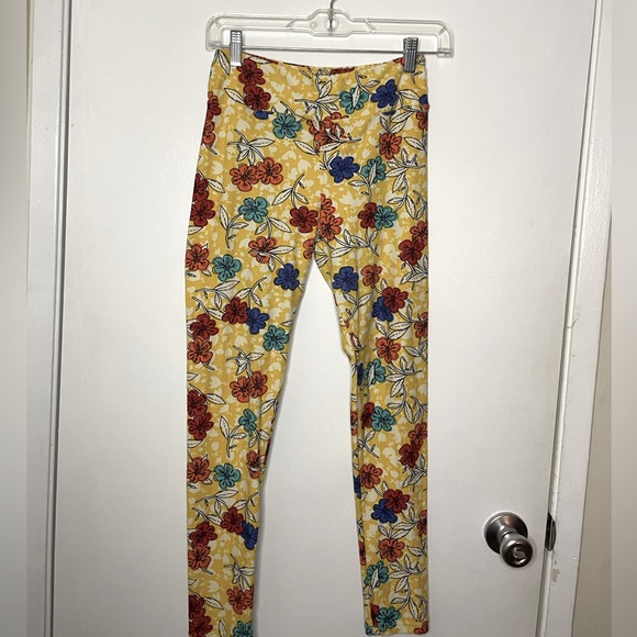 LuLaRoe Pants - 101. NWOT LulaRoe One size leggings
